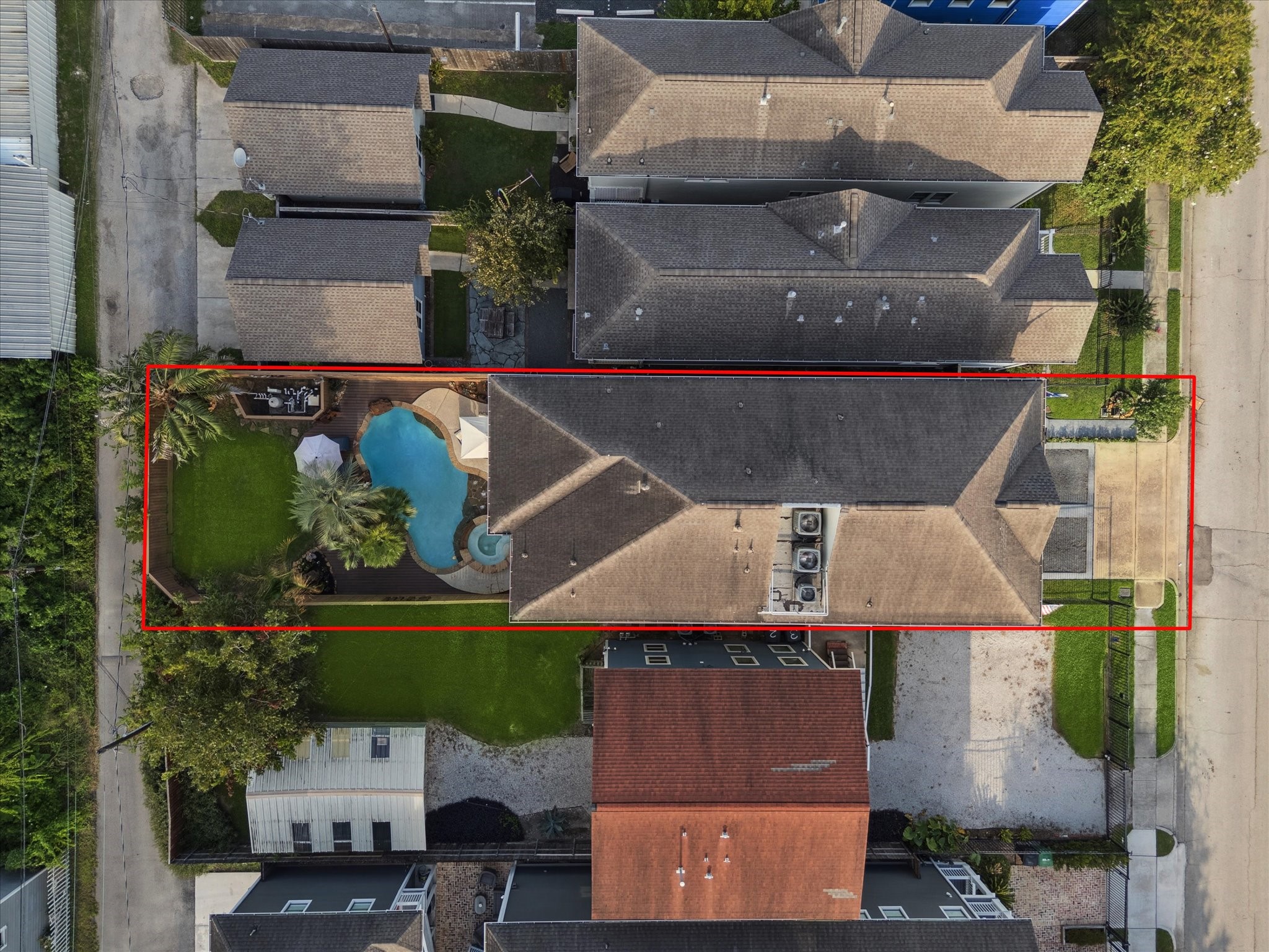 205 West 24th Street Houston, TX 77008 - Photo 31 of 32 an aerial view of a house with garden space and street view