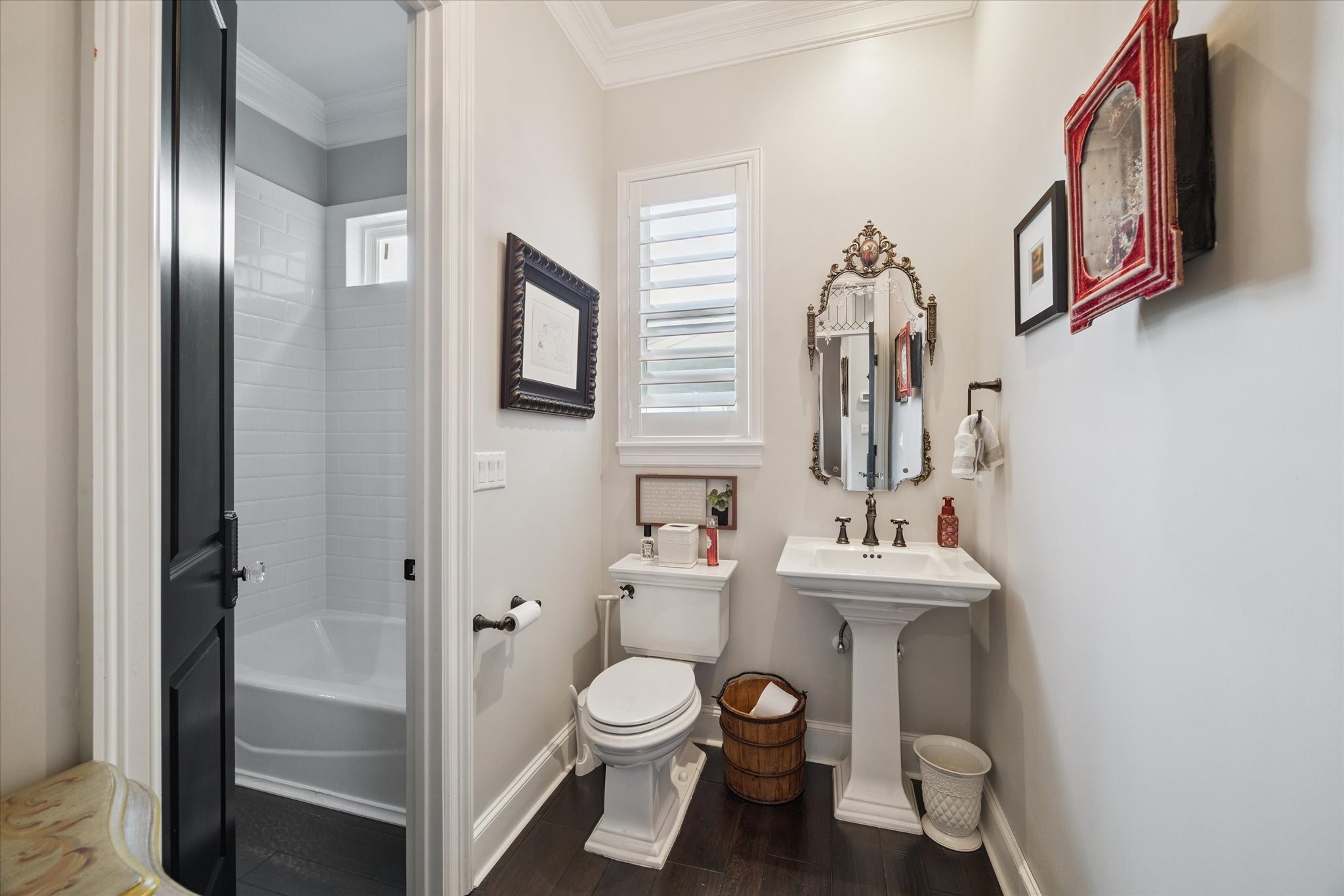 205 West 24th Street Houston, TX 77008 - Photo 5 of 32 a bathroom with a toilet sink and mirror