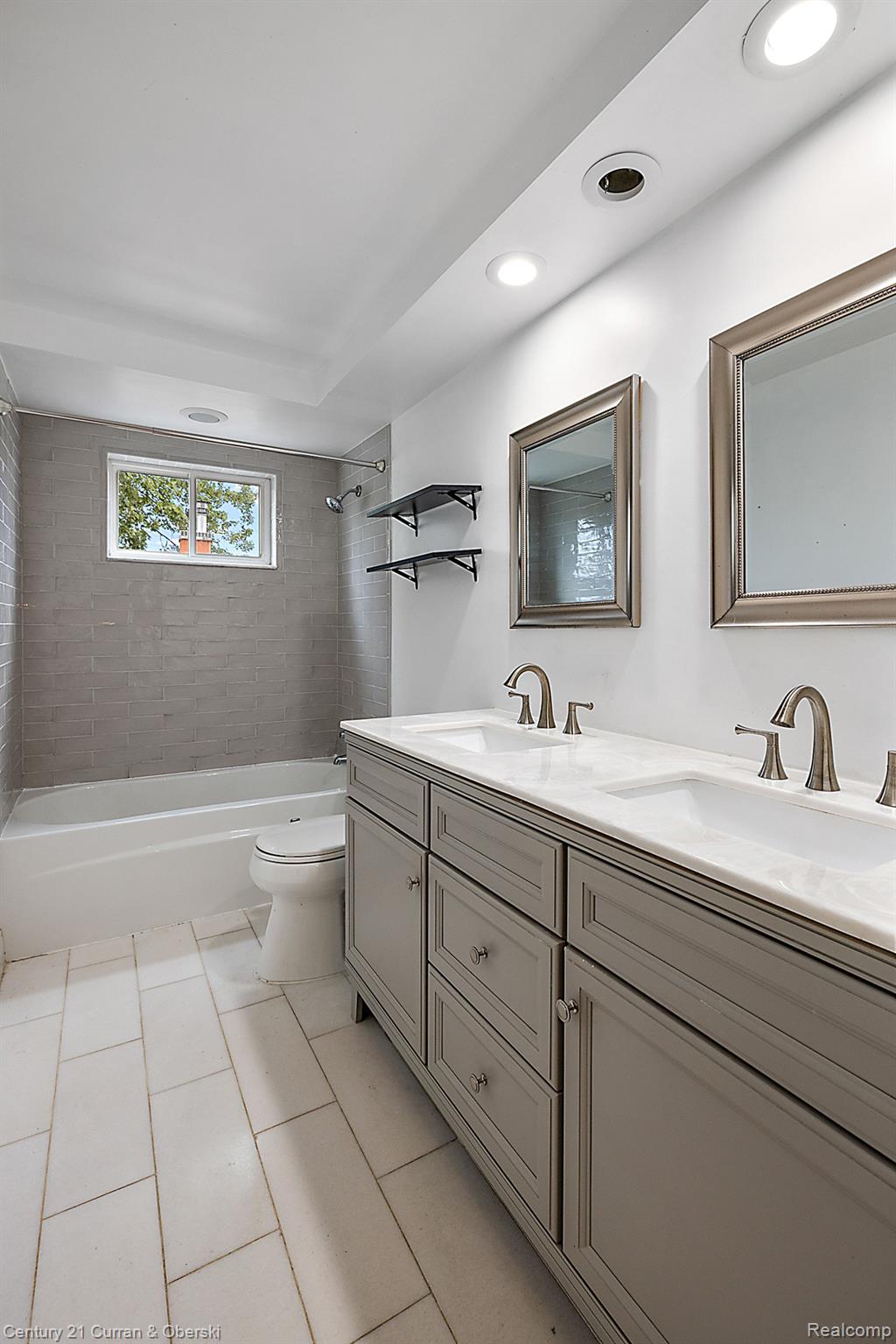 1996 Littlestone Road Grosse Pointe, MI 48236 - Photo 19 of 30 Full bath upstairs