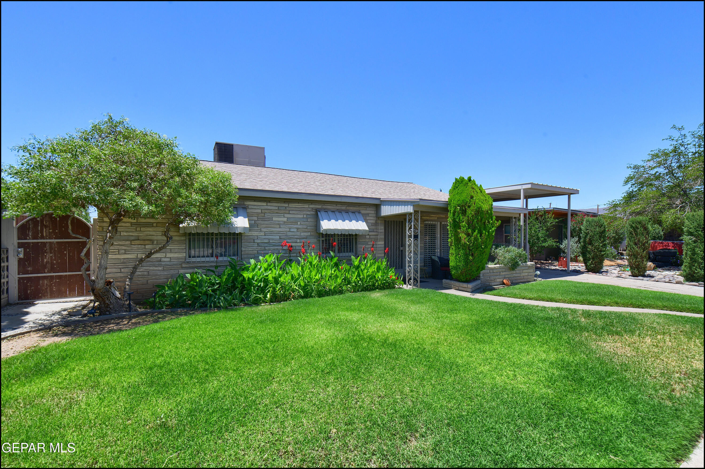 5316 Garry Owen Road El Paso, TX 79903 - Photo 2 of 38 02