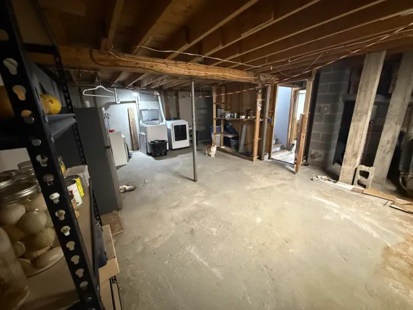 $184,000 | 4 Pinkham Street, Lincoln, ME 04457