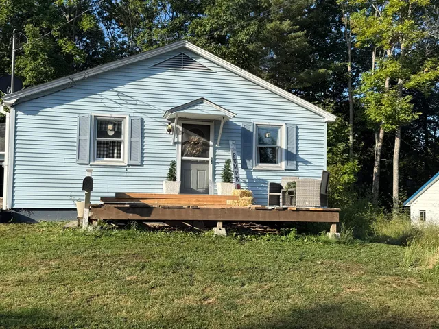 $189,000 | 4 Pinkham Street, Lincoln, ME 04457
