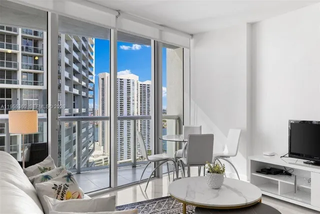 $3,350 | 495 Brickell Avenue, Unit 2206, Miami, FL 33131