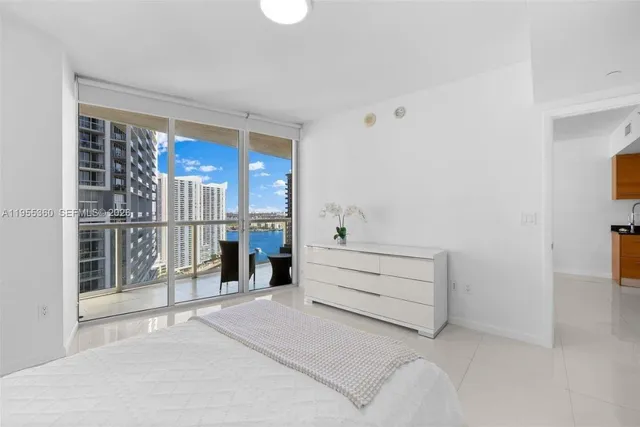 $3,350 | 495 Brickell Avenue, Unit 2206, Miami, FL 33131