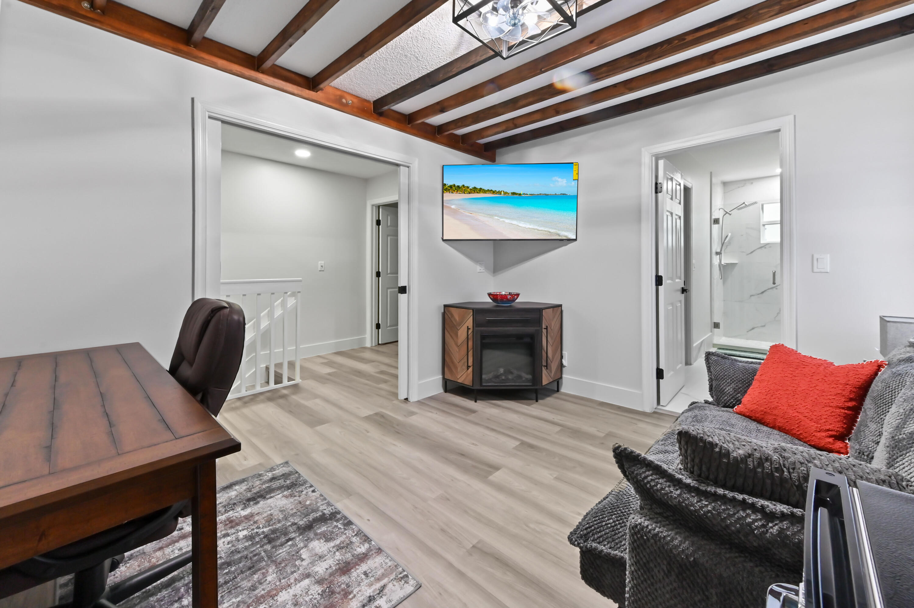 6880 Brook Hollow Road Lake Worth, FL 33467 - Photo 21 of 31 a living room with furniture