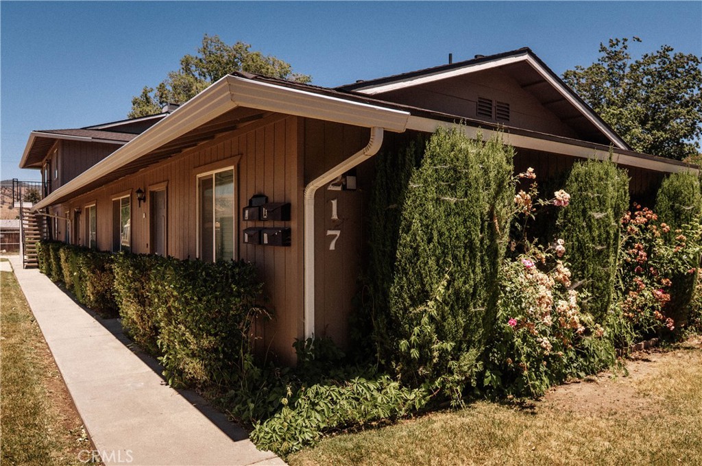 217 East I Street Tehachapi, CA 93561 - Photo 3 of 23