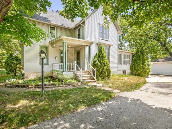 $214,900 | 927 East Lincoln Avenue, Belvidere, IL 61008