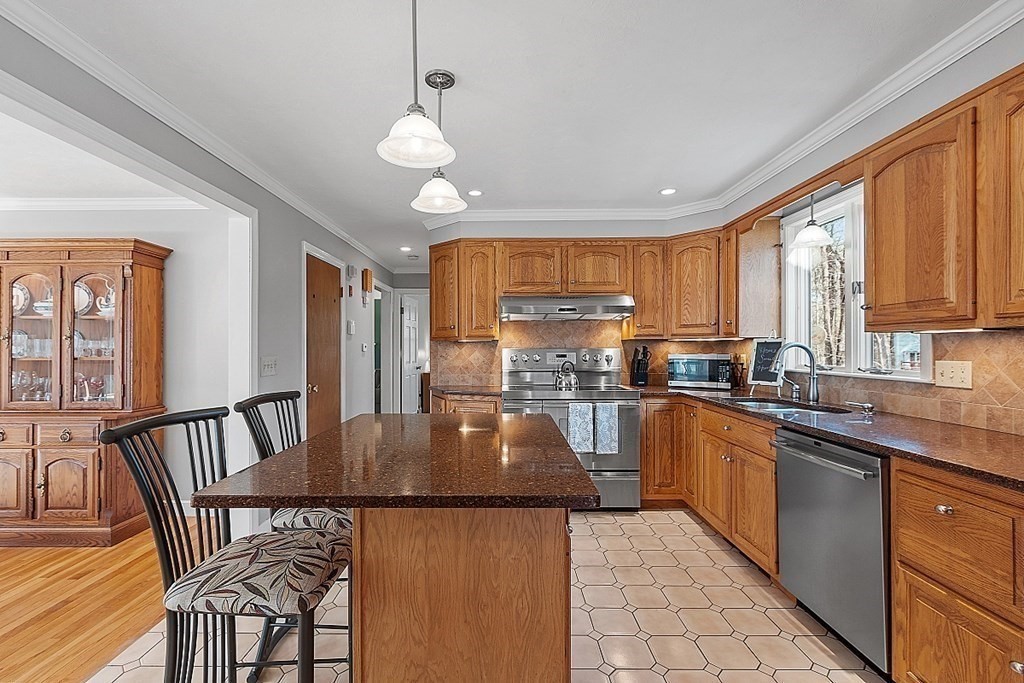 68 Wildwood Road Lunenburg, MA 01462 - Photo 3 of 28 Gallery Image 3