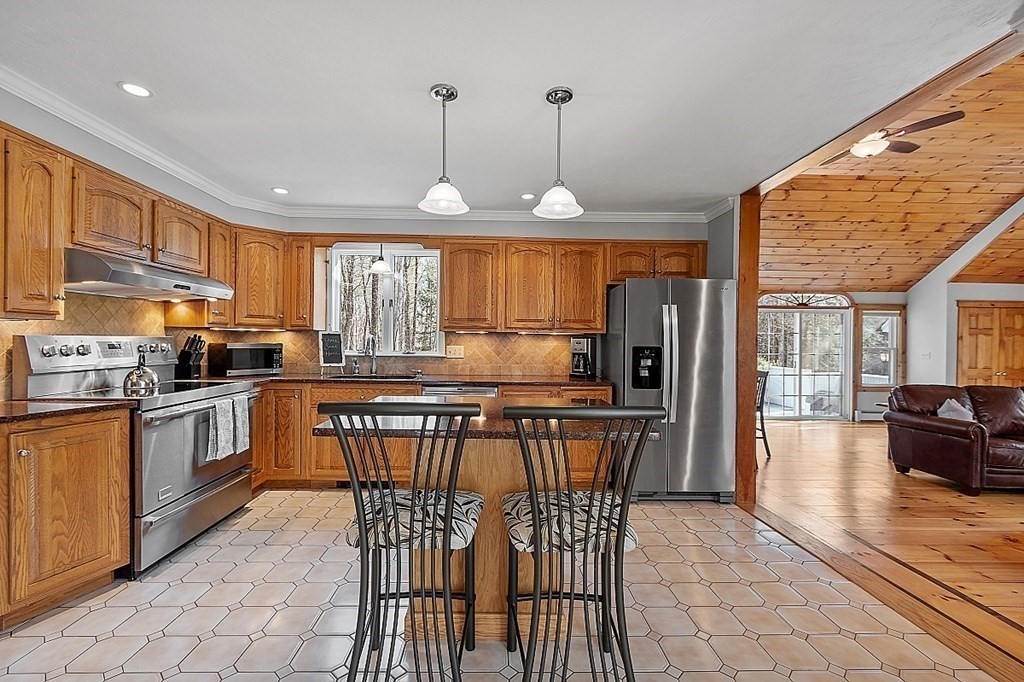 68 Wildwood Road Lunenburg, MA 01462 - Photo 6 of 28 Gallery Image 6