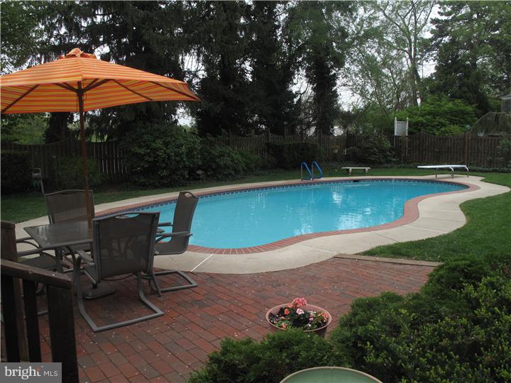 95 Clayton Road Horsham, PA 19040 - Photo 4 of 24 Gallery Image 4