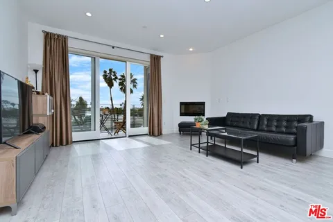 $869,000 | 118 South Kenwood Street, Unit 305, Glendale, CA 91205