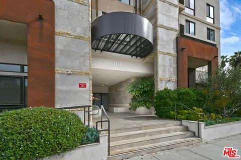 $869,000 | 118 South Kenwood Street, Unit 305, Glendale, CA 91205