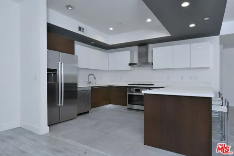 $869,000 | 118 South Kenwood Street, Unit 305, Glendale, CA 91205