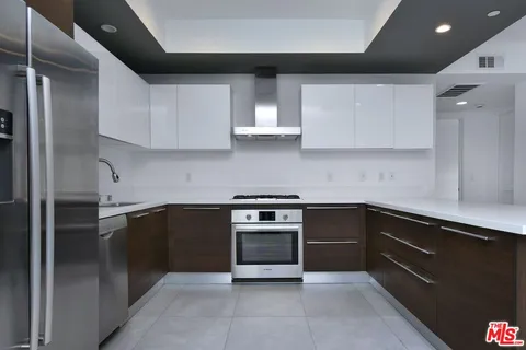 $869,000 | 118 South Kenwood Street, Unit 305, Glendale, CA 91205