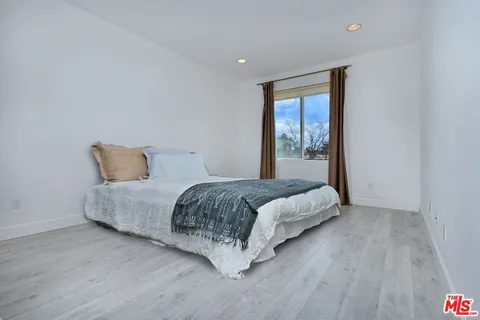 $869,000 | 118 South Kenwood Street, Unit 305, Glendale, CA 91205