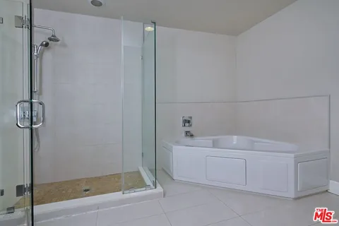 $869,000 | 118 South Kenwood Street, Unit 305, Glendale, CA 91205