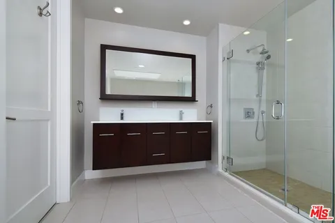 $869,000 | 118 South Kenwood Street, Unit 305, Glendale, CA 91205