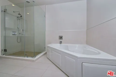 $869,000 | 118 South Kenwood Street, Unit 305, Glendale, CA 91205