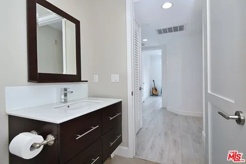 $869,000 | 118 South Kenwood Street, Unit 305, Glendale, CA 91205