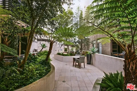 $869,000 | 118 South Kenwood Street, Unit 305, Glendale, CA 91205