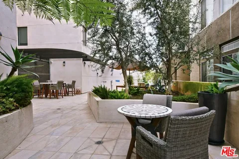 $869,000 | 118 South Kenwood Street, Unit 305, Glendale, CA 91205