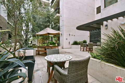 $869,000 | 118 South Kenwood Street, Unit 305, Glendale, CA 91205