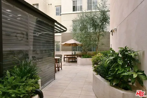 $869,000 | 118 South Kenwood Street, Unit 305, Glendale, CA 91205