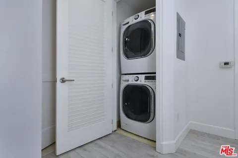 $869,000 | 118 South Kenwood Street, Unit 305, Glendale, CA 91205