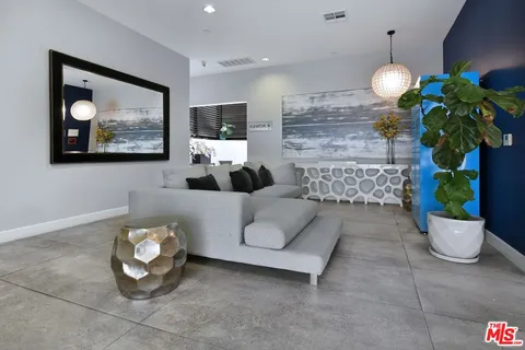 $869,000 | 118 South Kenwood Street, Unit 305, Glendale, CA 91205