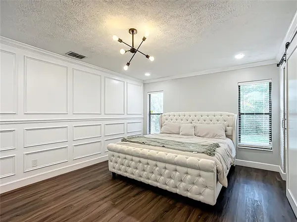 a view of a yard in front of a house with large tree