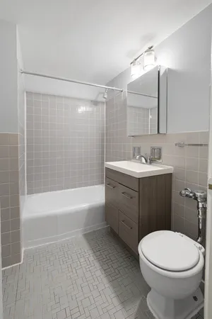 $1,350 | 6012 North Kenmore Avenue, Unit 2D, Chicago, IL 60660