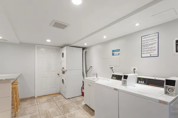 $1,350 | 6012 North Kenmore Avenue, Unit 2D, Chicago, IL 60660