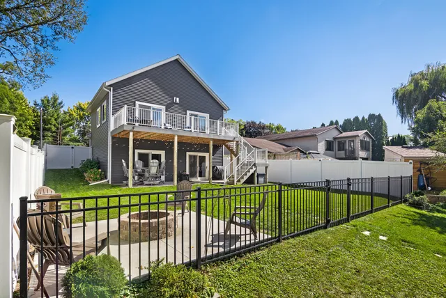 $470,000 | 1505 La Cres Street, Campbell, WI 54603