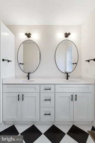 a view of a green field with lots of green space