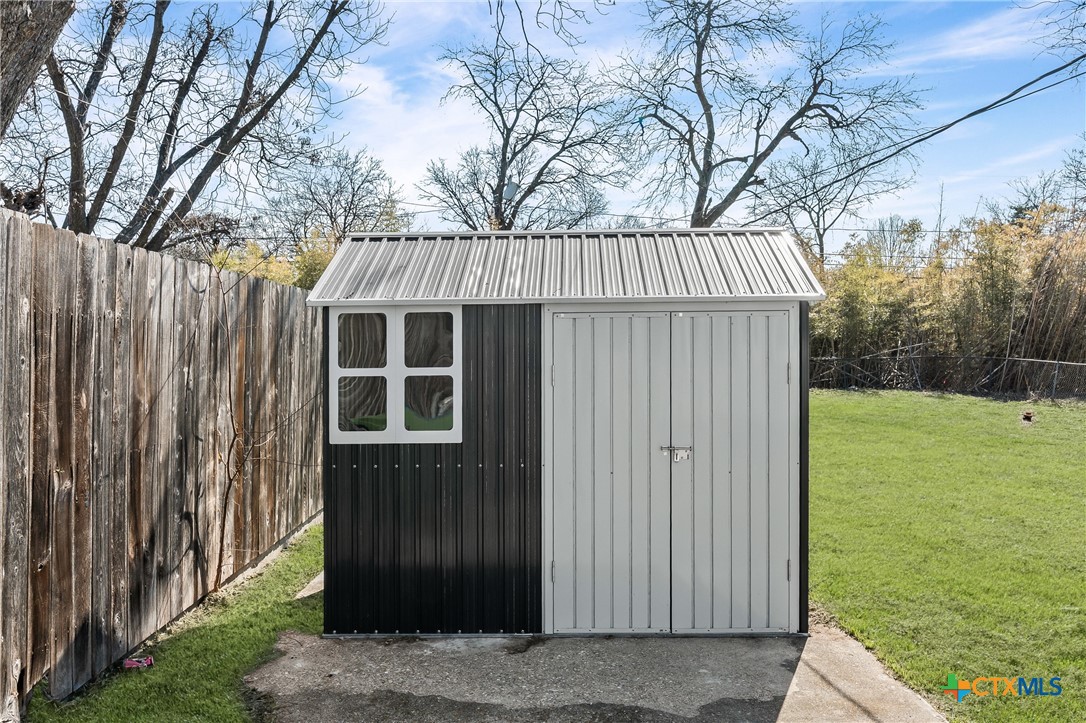 2716 McKenzie Avenue Waco, TX 76708 - Photo 30 of 31 storage shed