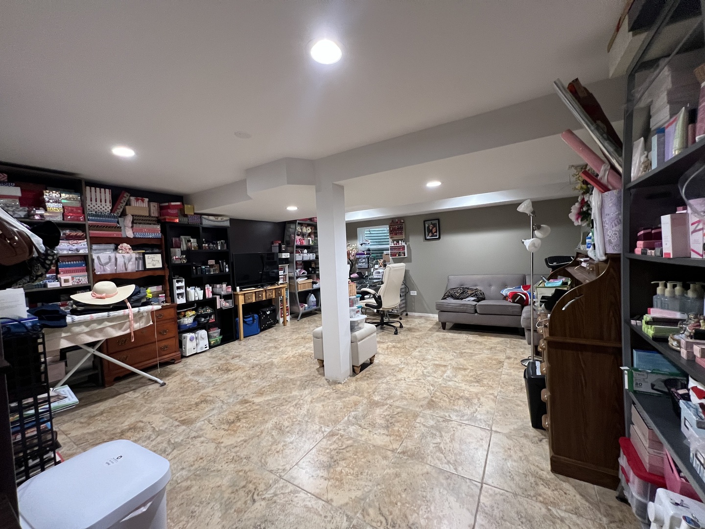 810 Peale Street Joliet, IL 60433 - Photo 12 of 17 a view of a room with gym equipment