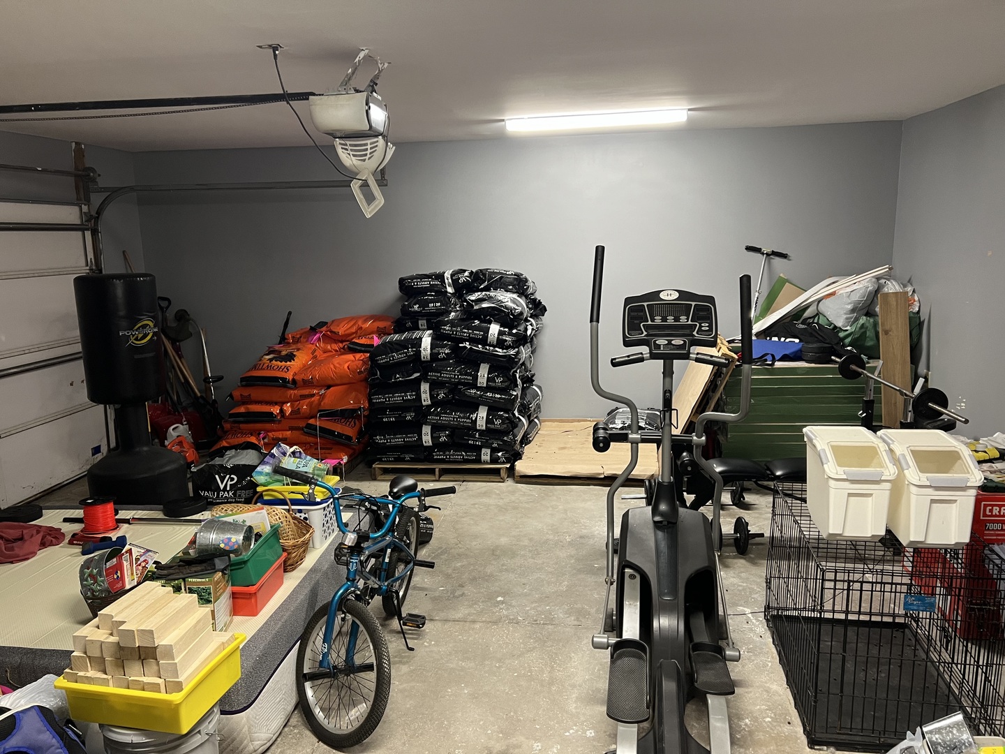 810 Peale Street Joliet, IL 60433 - Photo 14 of 17 a view of a room with gym equipment