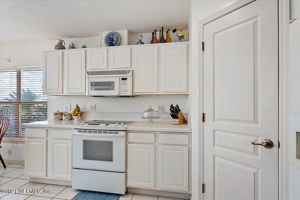 326 South Ocean Trace Road St. Augustine, FL 32080 - Photo 6 of 23 06-Kitchen