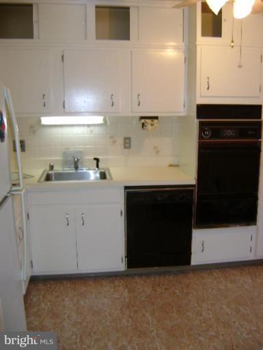 9073 Meadow Heights Road Randallstown, MD 21133 - Photo 3 of 17 Kitchen