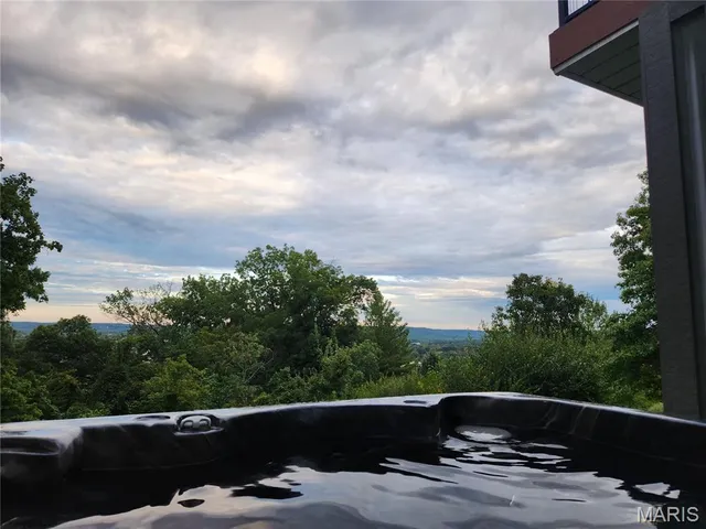 $685,000 | 326 Palisades Ridge Court, Eureka, MO 63025