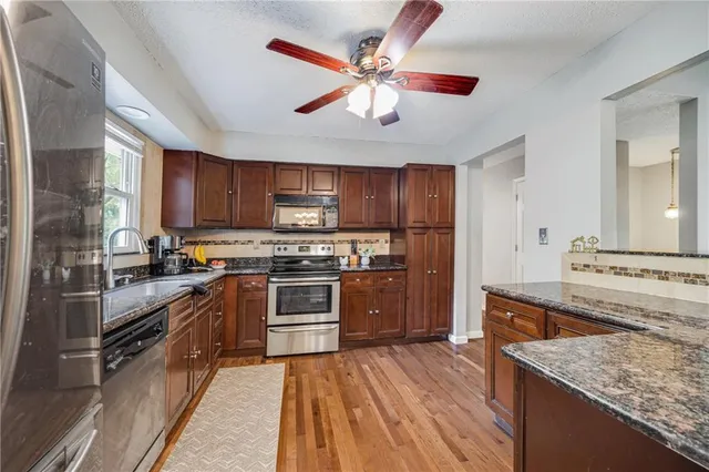 $334,900 | 1000 Southwest Lakeview Boulevard, Lee's Summit, MO 64081