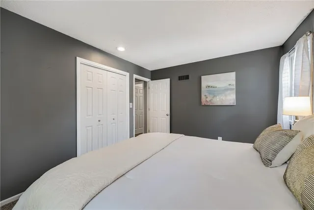 $334,900 | 1000 Southwest Lakeview Boulevard, Lee's Summit, MO 64081