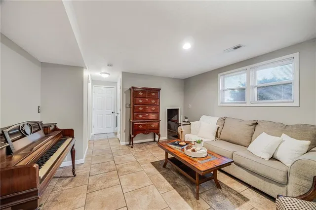 $334,900 | 1000 Southwest Lakeview Boulevard, Lee's Summit, MO 64081