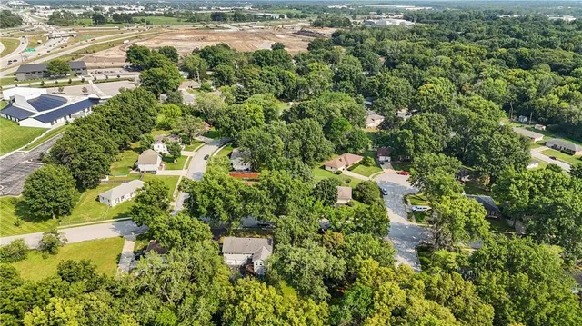 $334,900 | 1000 Southwest Lakeview Boulevard, Lee's Summit, MO 64081