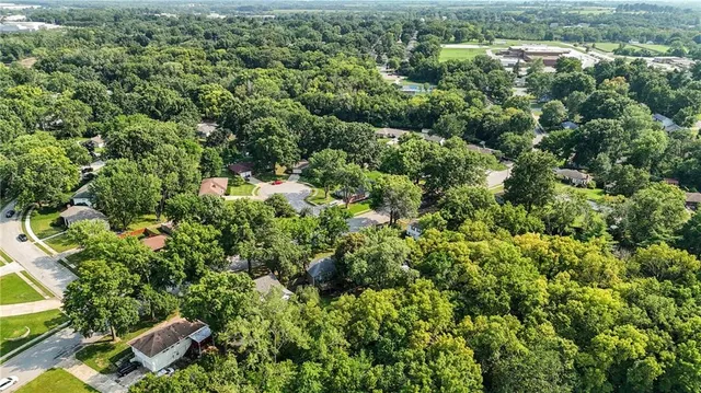 $334,900 | 1000 Southwest Lakeview Boulevard, Lee's Summit, MO 64081