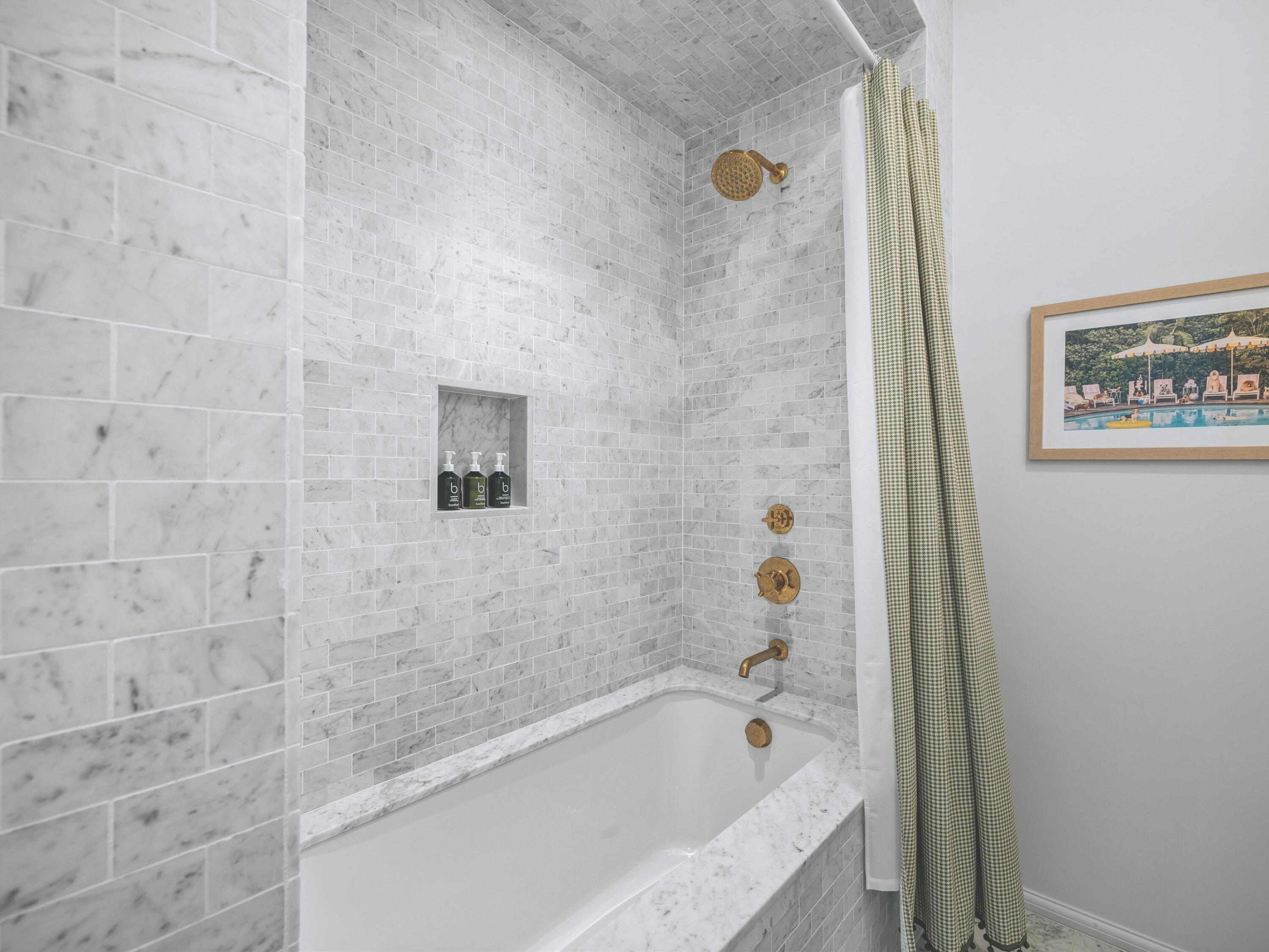 19 Astra Way Inlet Beach, Unit 11 Inlet Beach, FL 32461 - Photo 32 of 42 a bathroom with a bathtub