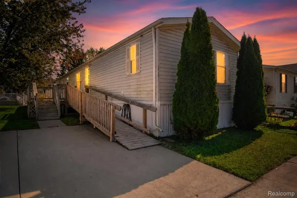 $25,000 | 23467 Manor Road, New Boston, MI 48164