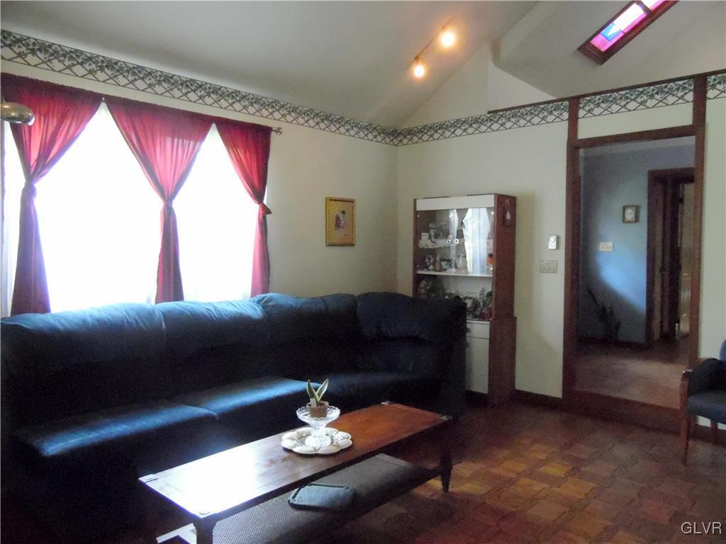 6733 Lower Court Slatington, PA 18080 - Photo 5 of 50 Gallery Image 5