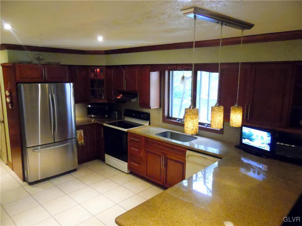 6733 Lower Court Slatington, PA 18080 - Photo 9 of 50 Gallery Image 9
