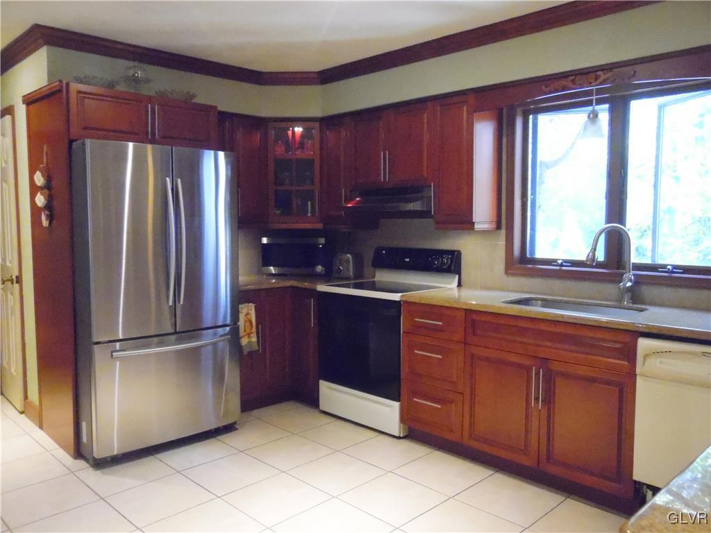 6733 Lower Court Slatington, PA 18080 - Photo 10 of 50 Gallery Image 10